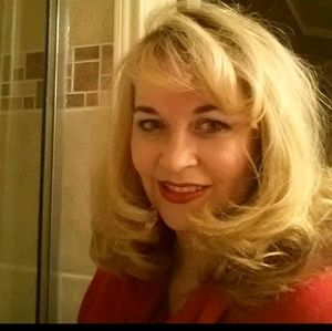 Meet your Posher, Debrah